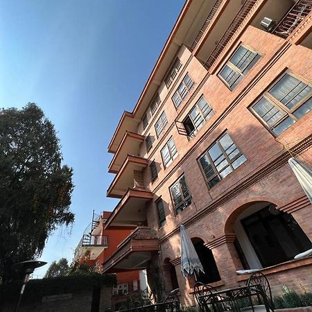 Summit Hotel Lalitpur Екстериор снимка
