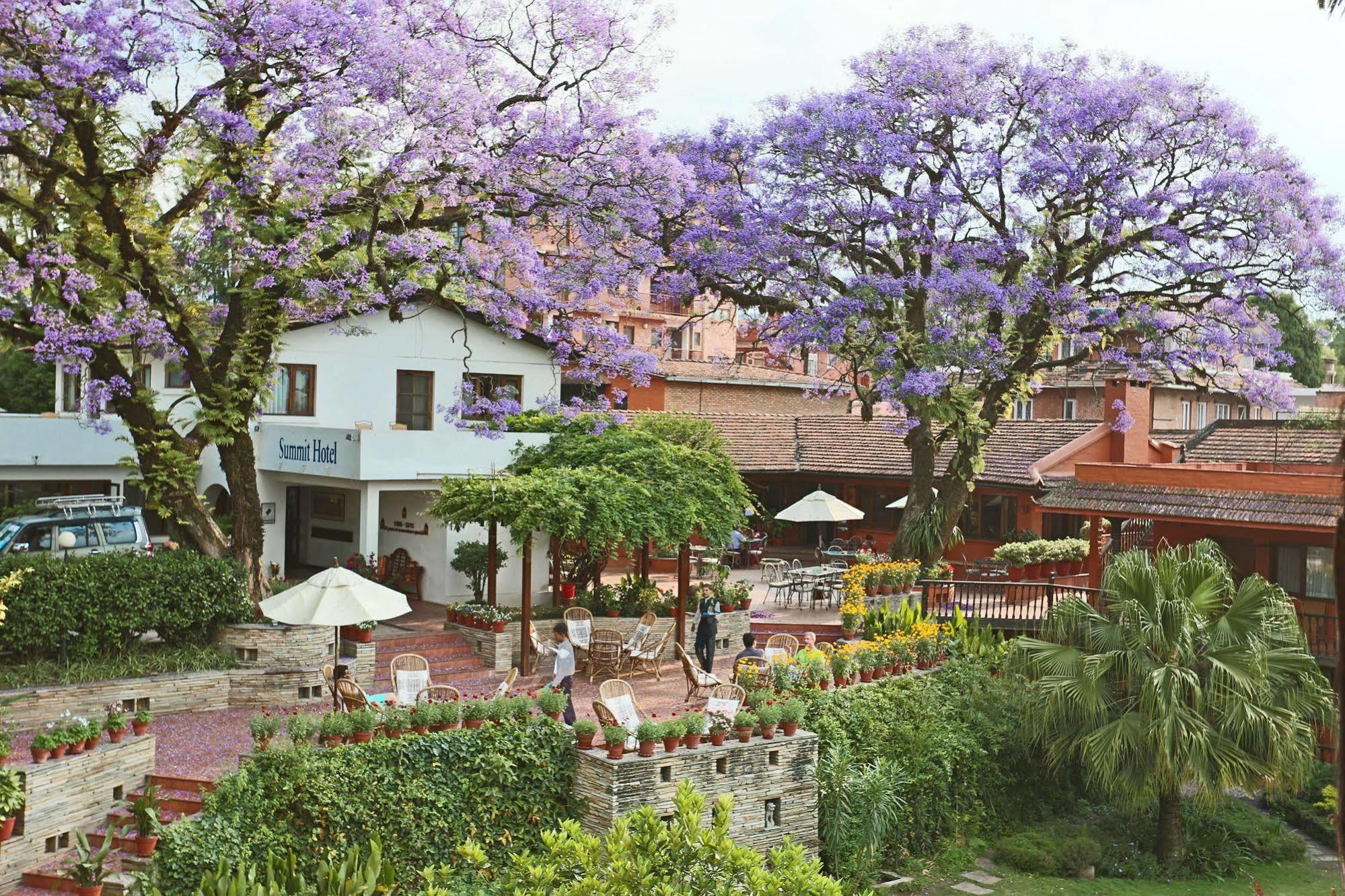 Summit Hotel Lalitpur Екстериор снимка