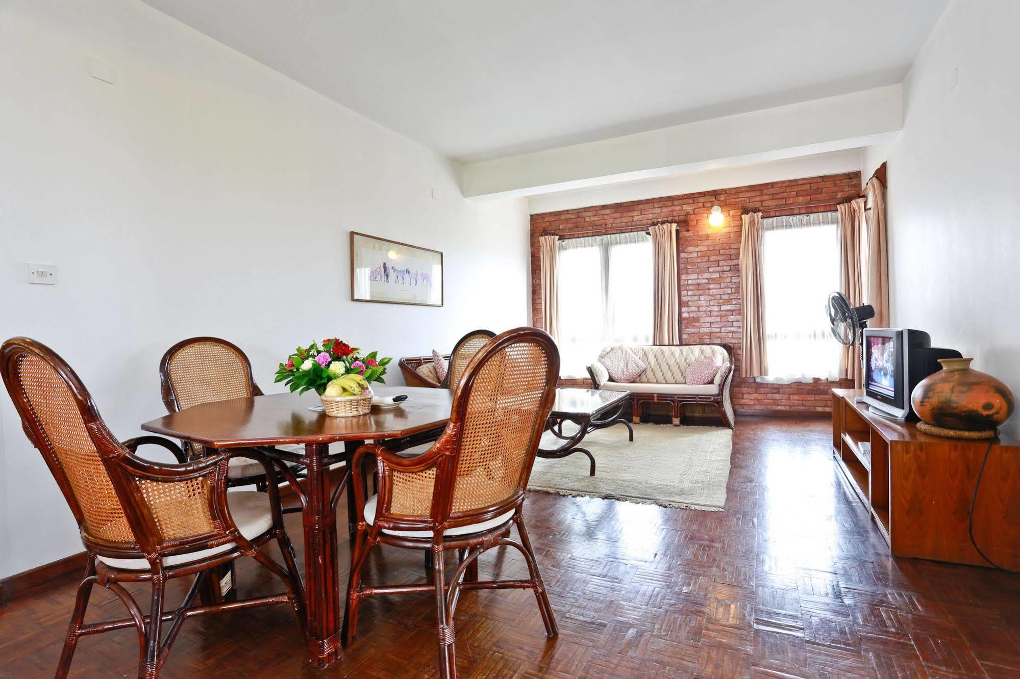 Summit Hotel Lalitpur Екстериор снимка