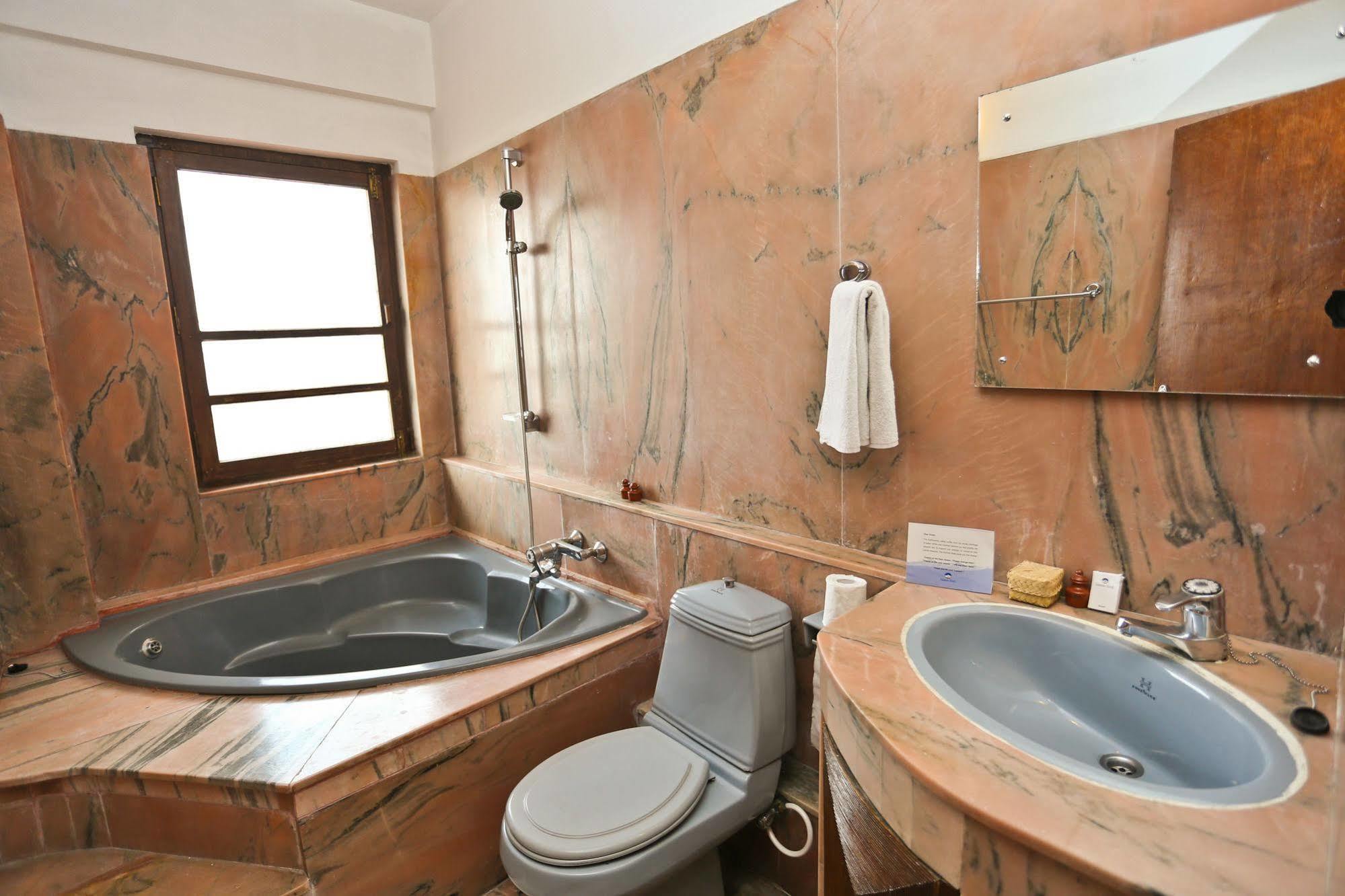 Summit Hotel Lalitpur Екстериор снимка
