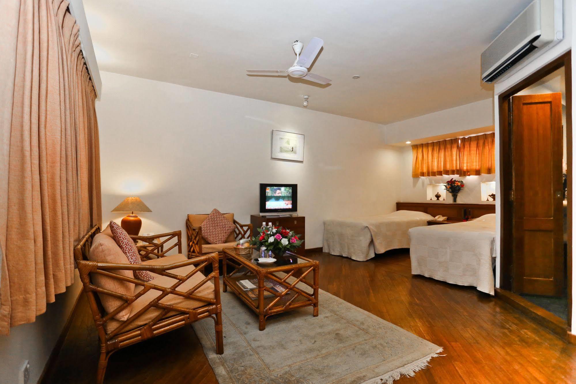 Summit Hotel Lalitpur Екстериор снимка