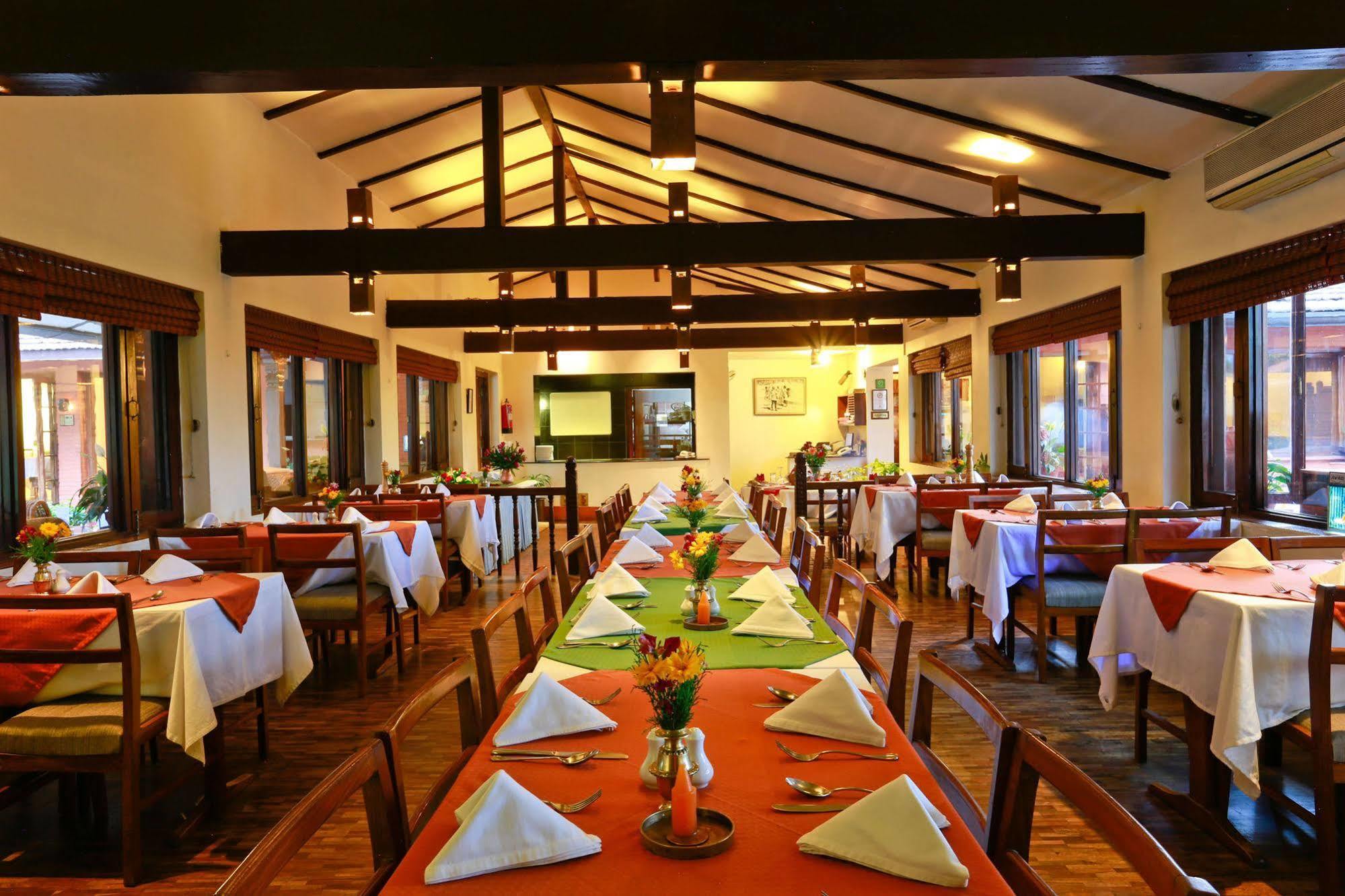 Summit Hotel Lalitpur Екстериор снимка