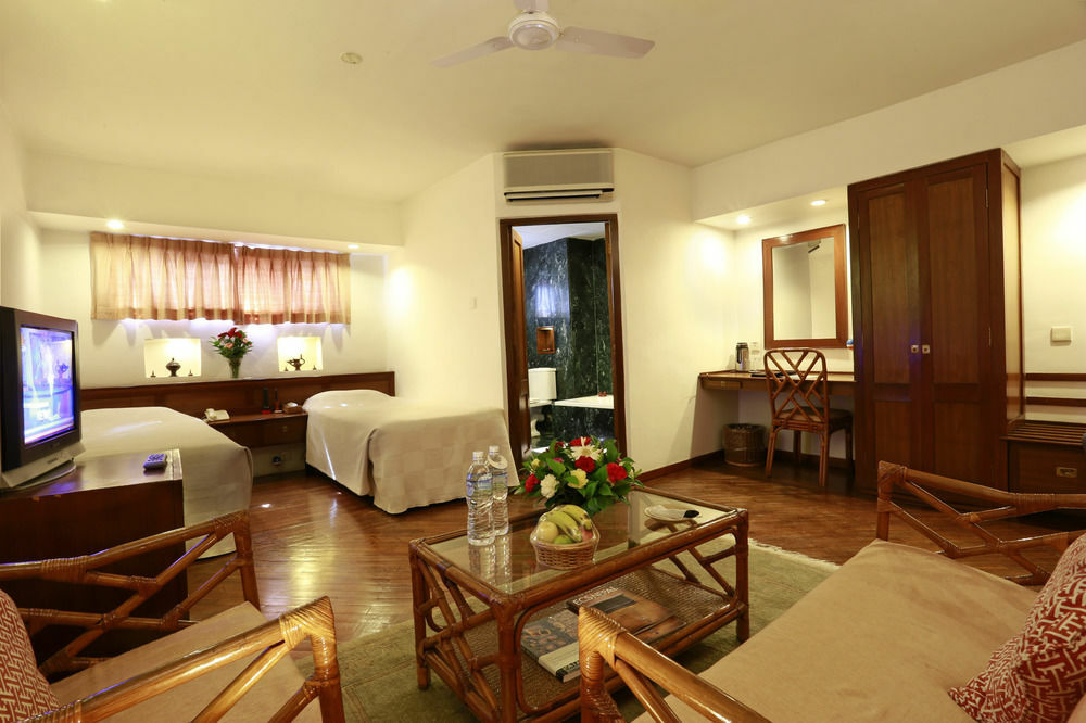 Summit Hotel Lalitpur Екстериор снимка