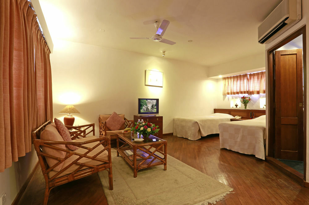 Summit Hotel Lalitpur Екстериор снимка